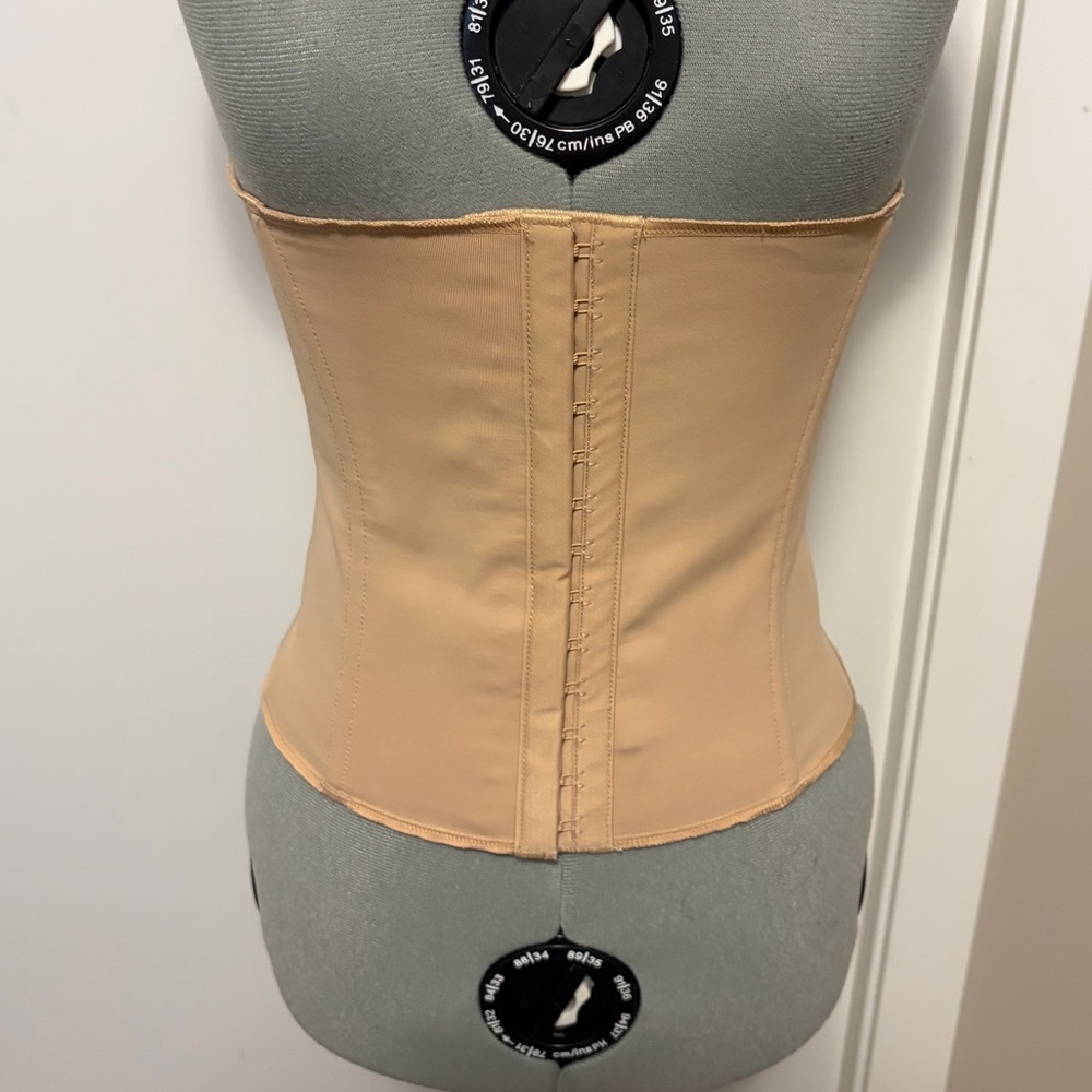 Skims Small waist cincher